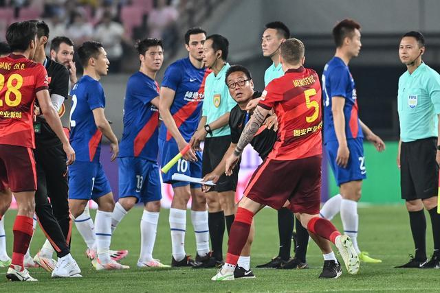 史密斯点名追问老鹰总经理：你到底在哪？